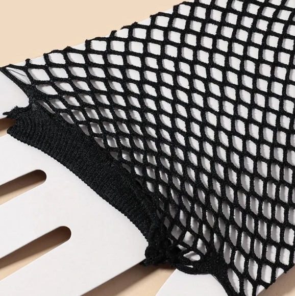 Fishnet Sleeves Fingerless - Picture 3 of 3